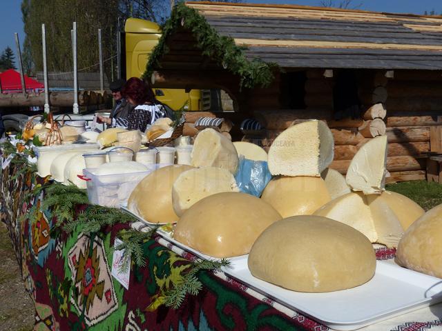 Caşul, urda şi brânzeturile frământate au fost pe gustul vizitatorilor