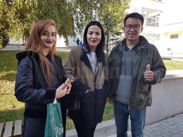 Studenţi din Turkmenistan și China, care învață la Universitatea Suceava