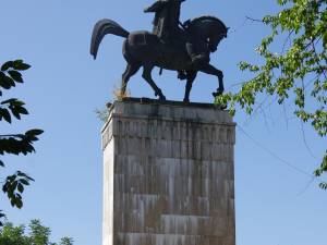 Monumentul ecvestru al domnitorului Ştefan cel Mare, de pe platoul Cetăţii de Scaun