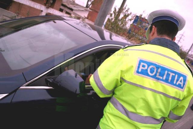 Pistoale cu bile şi o sabie, găsite într-o maşină oprită în trafic de poliţişti