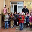 Flori, felicitări și alimente pentru bătrânii de la Centrul Social al Parohiei Ortodoxe II Dumbrăveni