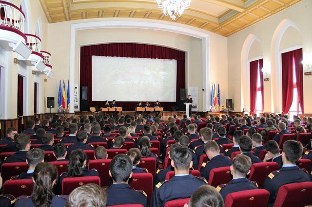 Dezbateri la Colegiul Militar. Foto: Laurenţiu Sbiera