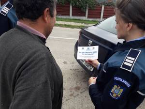 Poliţiştii le-au vorbit oamenilor din Şcheia despre măsurile pe care trebuie să le ia pentru a preveni furturile