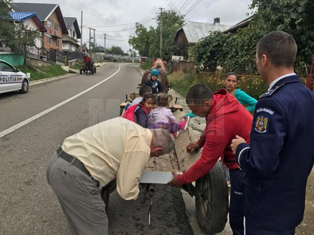 Plăcuţele reflectorizante au fost montate pe loc, în trafic