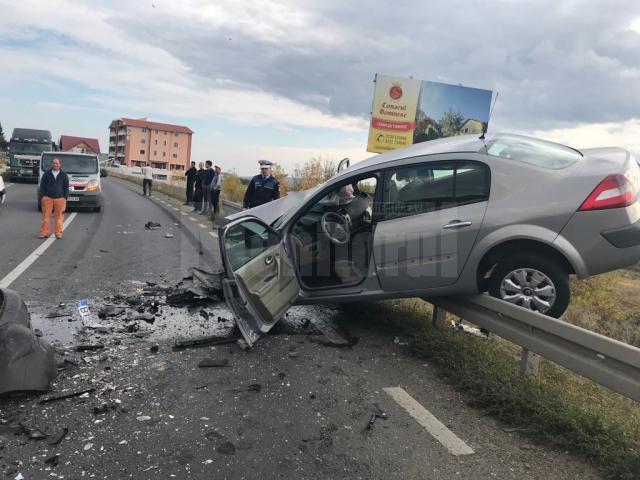 Accident cu trei răniți, după un impact violent la ieșirea din Suceava spre Botoșani