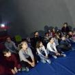 Într-un planetariu gonflabil, copiii au învăţat despre sistemul solar, galaxii și despre fiecare planetă în parte
