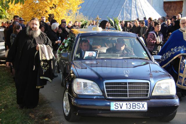 Cortegiul funerar a mers la Rotopănești, localitatea natală a preotului