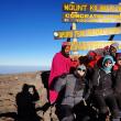 Ioana Alexandra Hrișcu Poienaru și echipa vârful Uhuru Peak, de 5.895 metri, situat în masivul Kilimanjaro