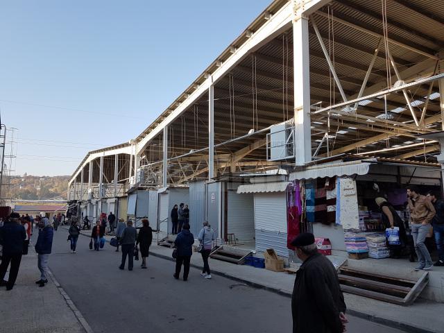 Bazarul Sucevei, inchis in urma unui control al Politiei Economice 2