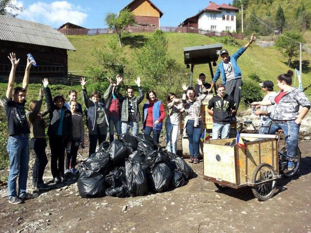 Peste 12.000 de voluntari la acţiunea de curăţenie „Let's Do It Suceava”