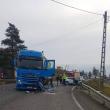 Accidentul s-a petrecut într-o curbă periculoasă, unde şoferul autoturismului a pierdut controlul volanului