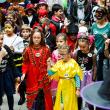 Carnavalul Toamnei, cu costume spectaculoase, numere de magie și concursuri cu premii