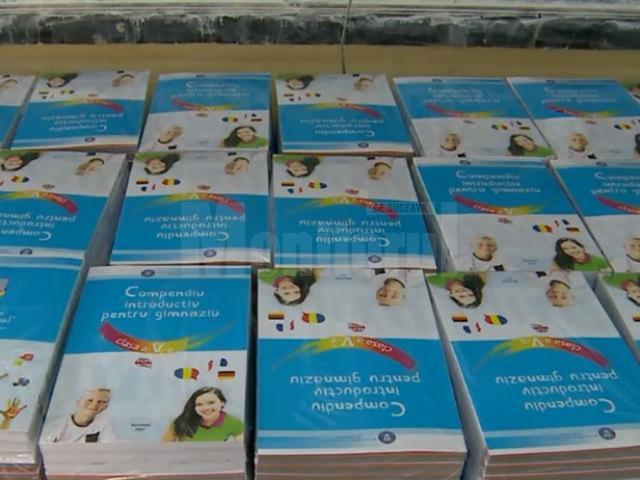 Compendiul şcolar de la clasa a V-a iese din uz, însă manualele nu au ajuns încă la elevi