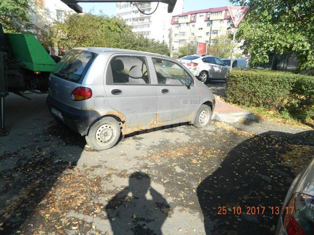 157 de vehicule abandonate, ridicate de pe străzile Sucevei de la începutul anului