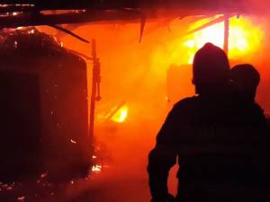 Trei gospodării au fost afectate de un puternic incendiu la Solca