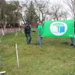 Elevii de la Colegiul „Andronic Motrescu” au plantat, de ,,Ziua Verde a Eco-Şcolilor din România”, 60 de pomi fructiferi în livada şcolii