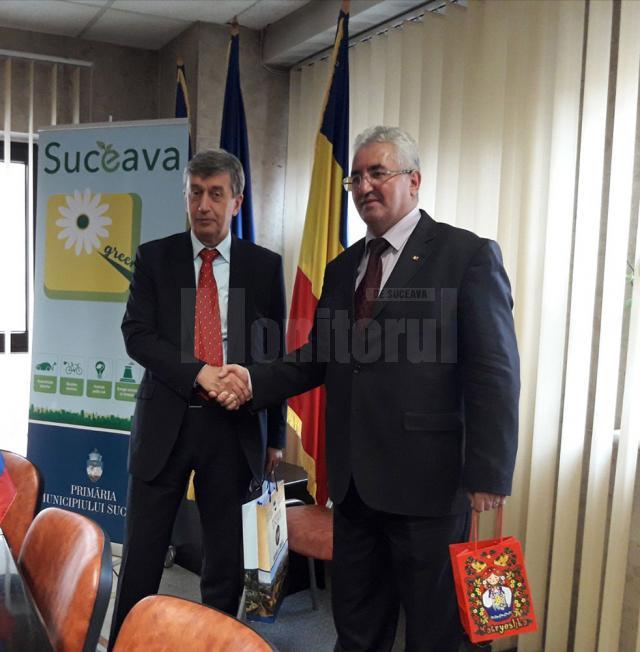 Ambasadorul Federației Ruse, Valery Kuzmin, cu primarul Sucevei, Ion Lungu