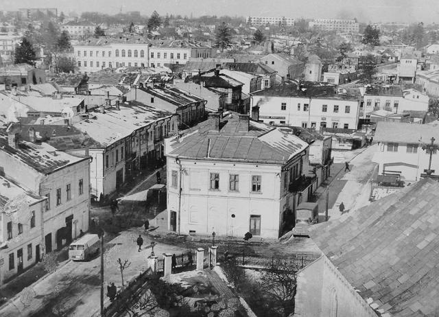 Centrul vechi cu strada Karl Marx, privit din turnul clopotniţei Bisericii "Sf. Dumitru"