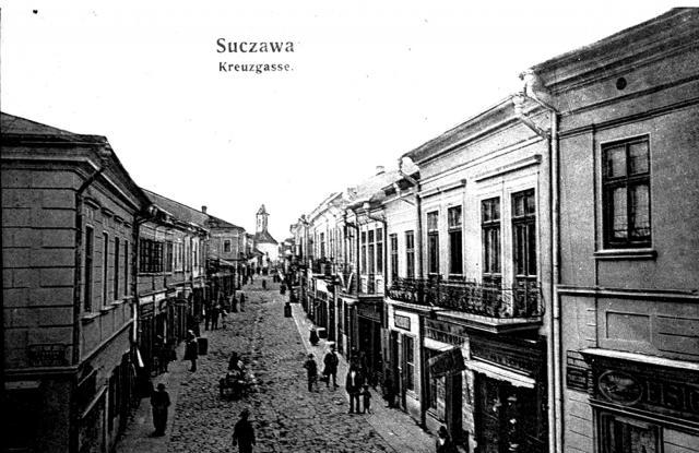Stradă din centrul vechi al oraşului, într-o fotografie de epocă