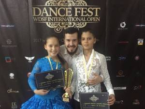 Şapte medalii pentru sportivii Clubului de dans sportiv "Bucovina Dance Studio" Suceava, la Campionatul Mondial Junior II LATINO şi WDSF Dance Fest 2017