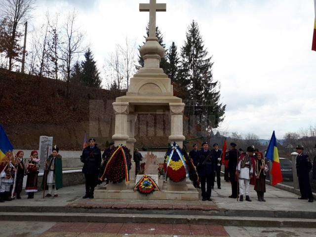 Comemorarea de la mormântul eroului Ioan Grosaru, pentru cei 29 de militari morţi în misiuni internaţionale în ultimii 15 ani