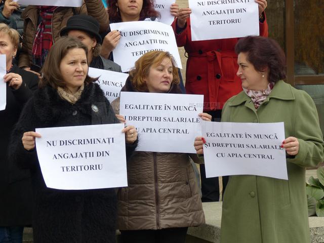 Mesaje afişate de protestatari