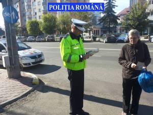 Poliţiştii s-au aflat pe stradă pentru a descoperi şi sancţiona pietonii care traversează neregulamentar