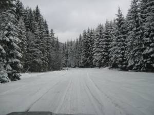 DN 17D, între localităţile Valea Mare (Bistriţa-Năsăud) şi Cârlibaba (Suceava), închis circulaţiei rutiere pe timpul iernii