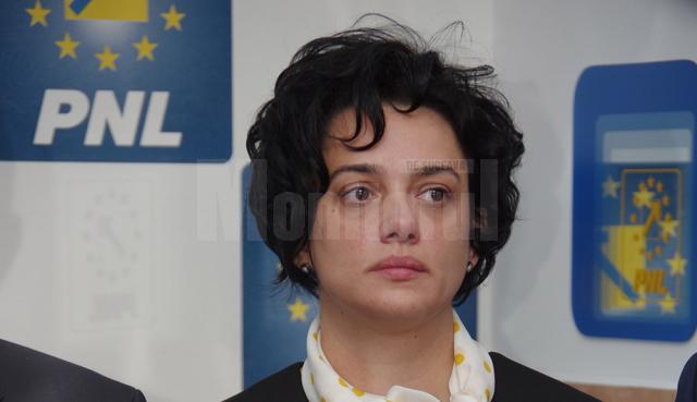 Angelica Fădor atrage atenţia că doar pentru 10% din proiectele PNDL din judeţul Suceava au fost semnate contractele de finanţare