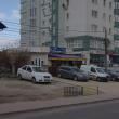 Parcarea de la blocul Muha, subiect de scandal între locatari, proprietarul unui bar din vecinătate și Primăria Șcheia