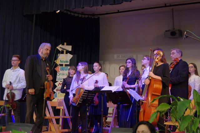Orchestra Camerata a profesorilor și elevilor Colegiului de Artă „Ciprian Porumbescu” Suceava a deschis manifestarea