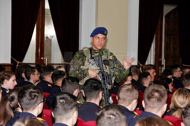 Reprezentanţii Forţelor Navale „Mircea cel Bătrân” Constanța au vorbit cu elevii