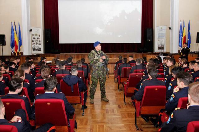 Elevii Colegiului Militar s-au întâlnit cu reprezentanţii marinei militare