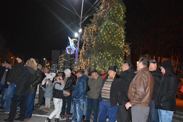 Mai puţin de 50 de persoane au fost aseară la protestul anti-PSD