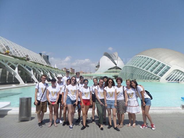 15 elevi fălticeneni din clase de turism au făcut practică în hoteluri de cinci stele din Spania