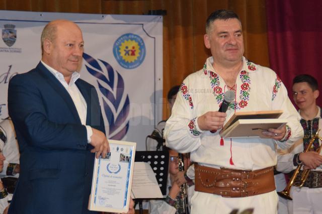 Primarul Ilie Boncheş şi Vasile Moroşan