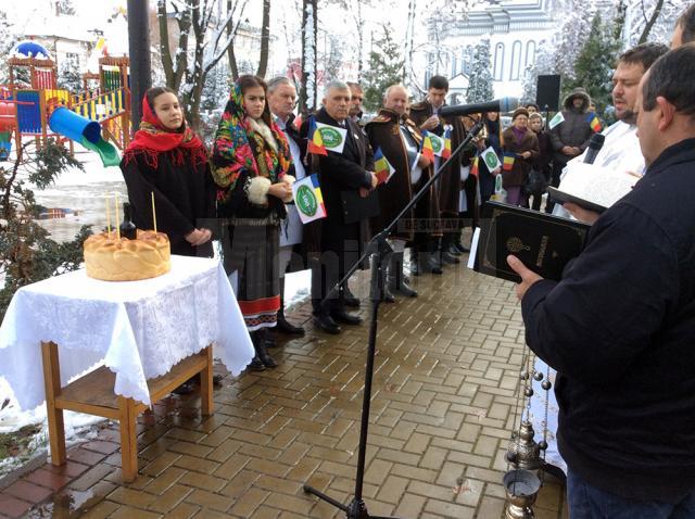 Deputatul PNL Dumitru Mihalescul a depus coroane de flori la bustul artizanului Unirii Bucovinei cu România