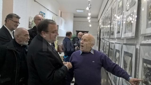 Gheorghe Flutur a participat la vernisajul a doua expoziţii dedicate Zilei Bucovinei