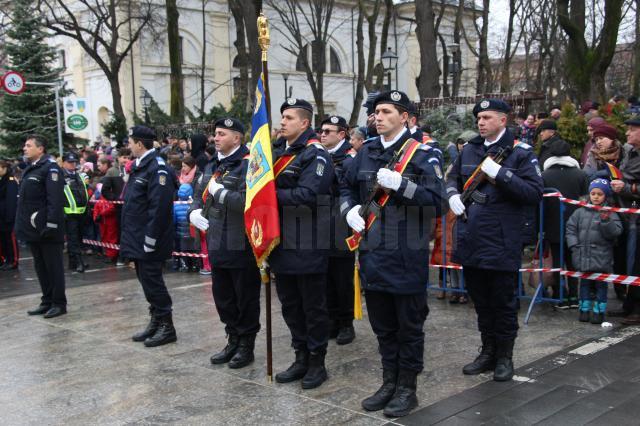 Mii de persoane au sărbătorit Ziua Națională a României în centrul Sucevei