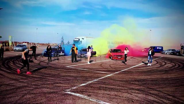 Un rapper originar din Rădăuţi a creat Tricolorul din fumul anvelopelor într-un videoclip lansat de Ziua Naţională
