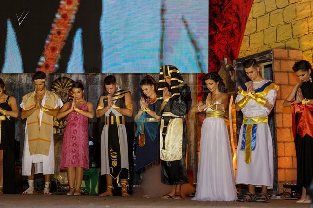 Studenţii Universităţii din Suceava şi-au sărbătorit bobocii în Egiptul Antic