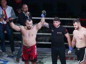 Alex Hrişcă s-a impus în main-eventul pe reguli de MMA al galei Urban Legend Constanţa