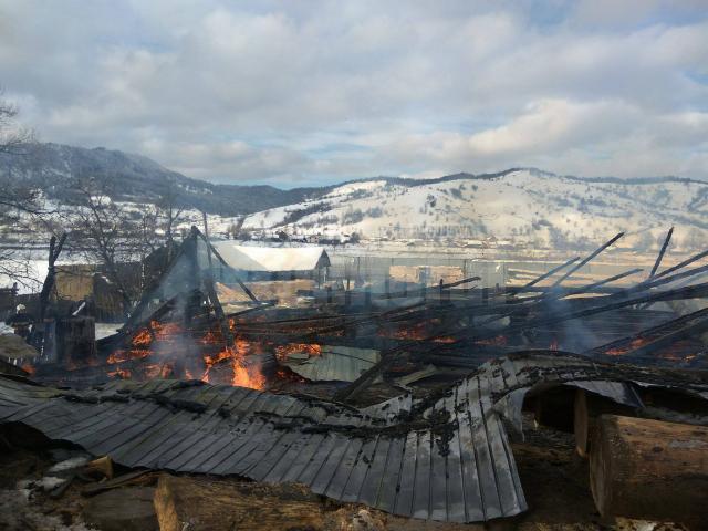 Un incendiu a distrus clădirea unui gater din satul Plutonița