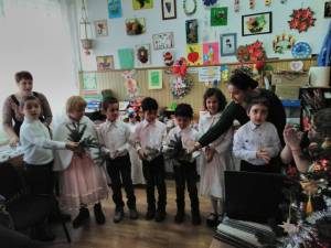 Copiii de la Centrul Şcolar de Educaţie Incluzivă Suceava l-au întâmpinat pe Moş Nicolae