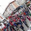 Aproximativ 150 de copii s-au adunat lângă bradul din centrul municipiului Suceava şi au realizat un dans sincron, un flashmob