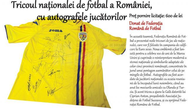 Tricoul naționalei de fotbal a României, cu autografele jucătorilor