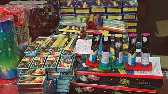 Peste 6.000 de articole pirotehnice, confiscate de poliţişti în urma unui control în Bazar
