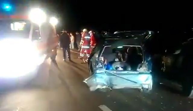 Patru răniţi şi trei autoturisme avariate, în urma unui accident produs de un şofer neatent