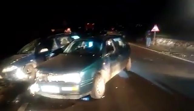 Patru răniţi şi trei autoturisme avariate, în urma unui accident produs de un şofer neatent