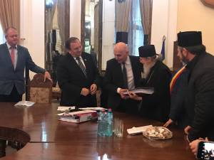 Arhiepiscopul Sucevei și Rădăuţilor a semnat contractul pentru reabilitarea cazinoului din Vatra Dornei